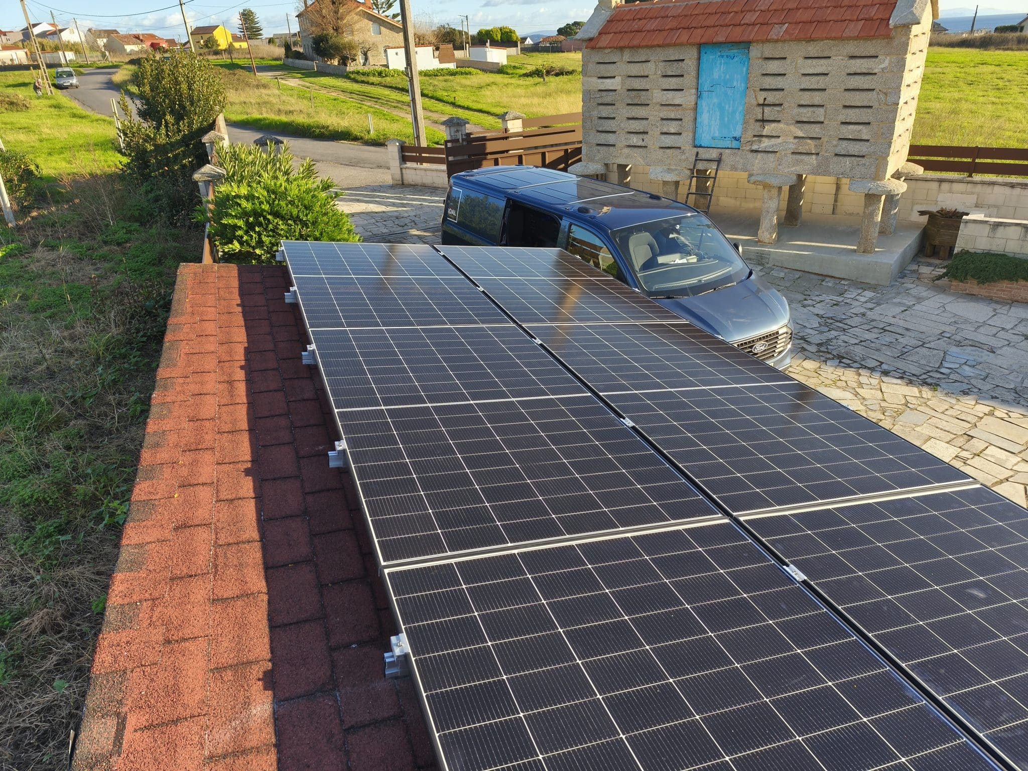 Instalación solar completa vivienda Ribeira — Isberoal