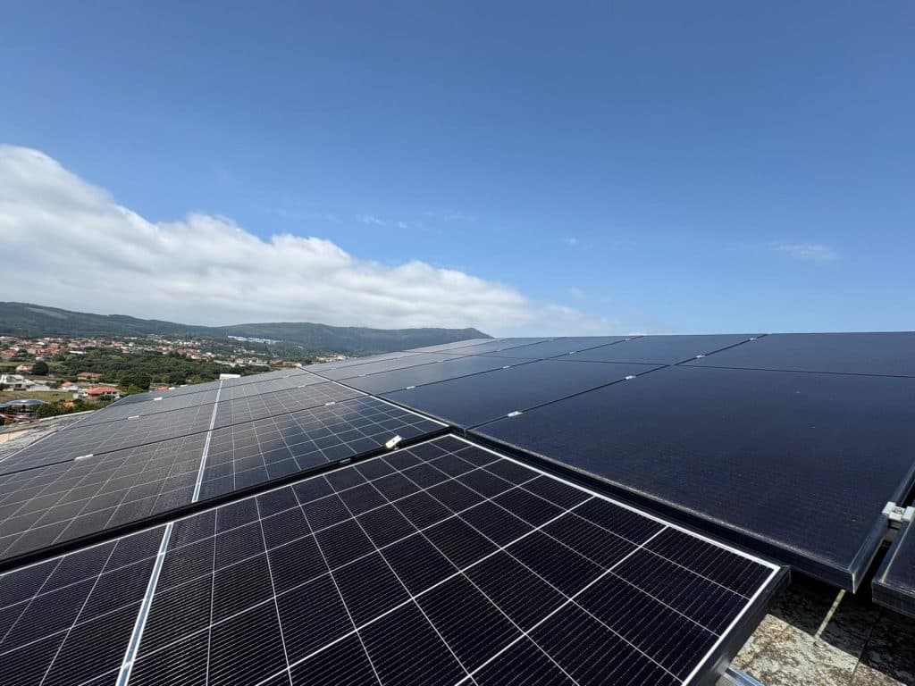 Hasta el 90% de Subvención para Instalar Placas Solares en tu Hotel, Restaurante o Alojamiento Rural en Galicia