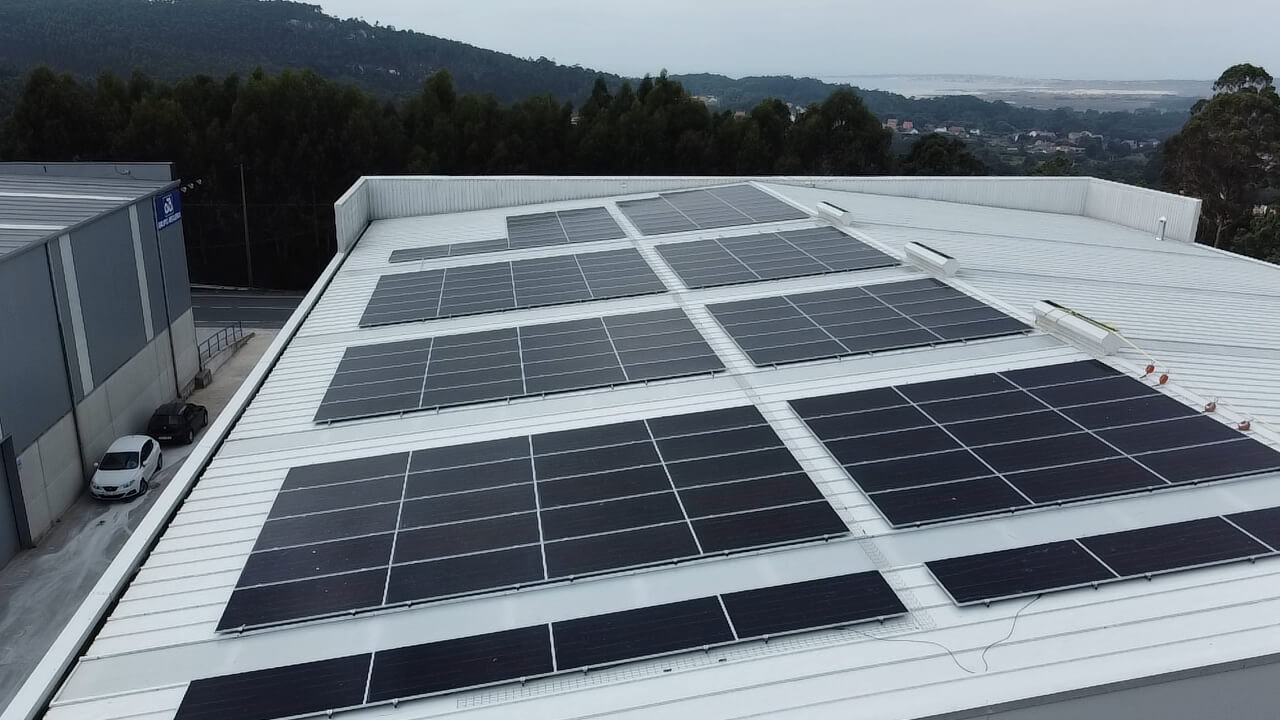 Instalación fotovoltaica en Ribeira